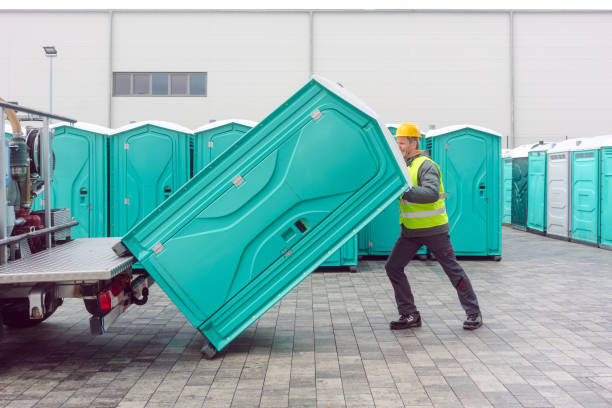 Best Porta potty delivery and setup  in Farmer City, IL
